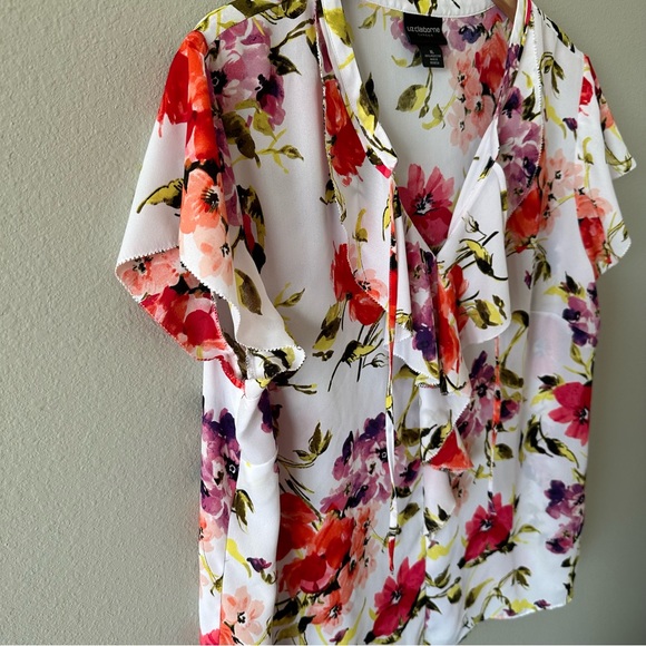 Liz Claiborne Career White & Floral Short Sleeve Flowy Ruffle Blouse Size XL - Picture 5 of 10
